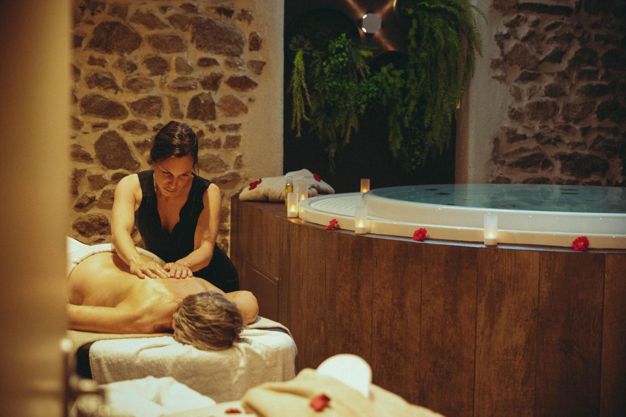 Auberge De Clochemerle, Spa Privatif & Restaurant Gastronomique Vaux-en-Beaujolais Εξωτερικό φωτογραφία